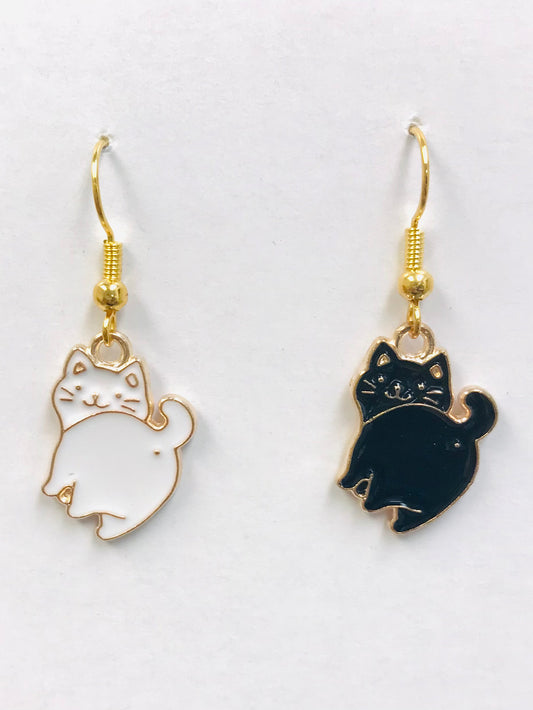 2pairs Black and White Cat Enamel Earrings
