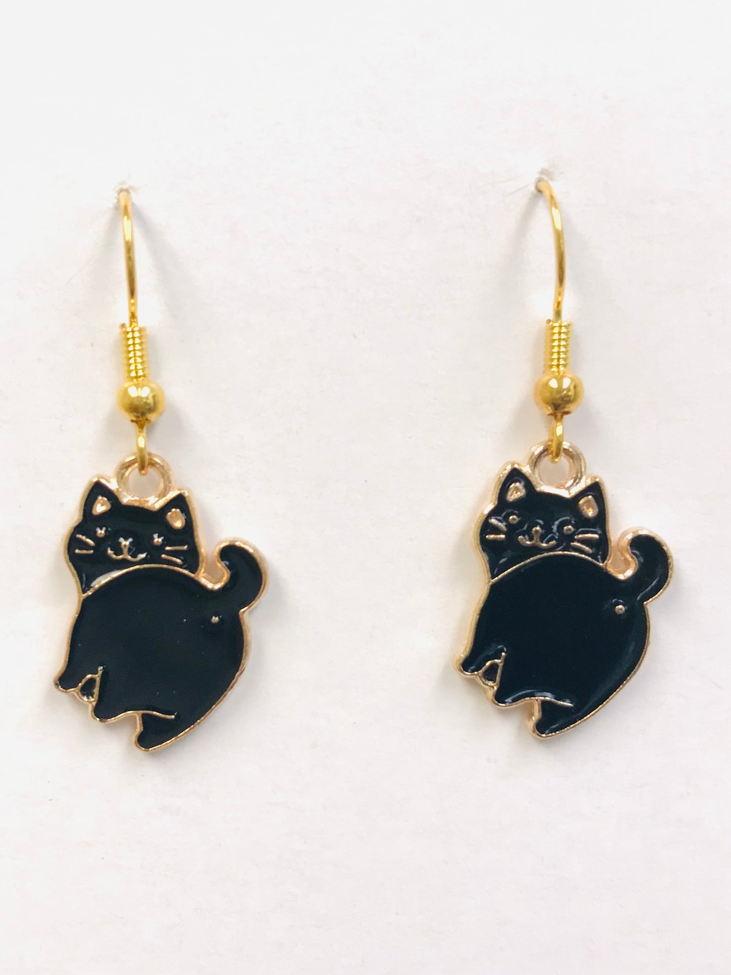 2pairs Black and White Cat Enamel Earrings