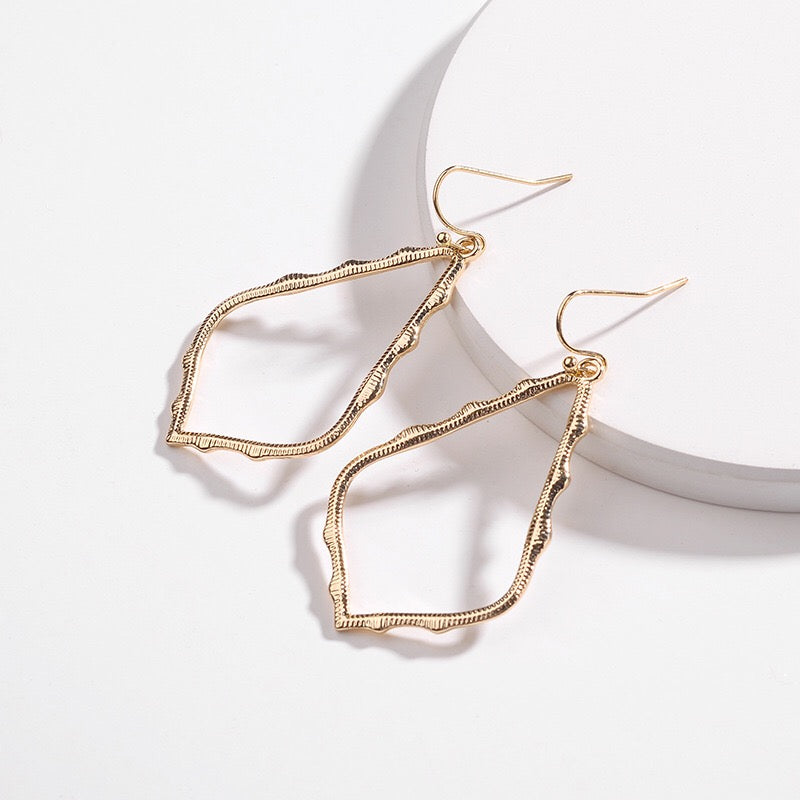 Fancy Wire Flower Gold earrings