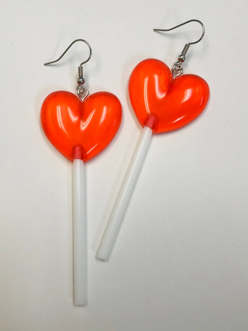 red resin heart earrings