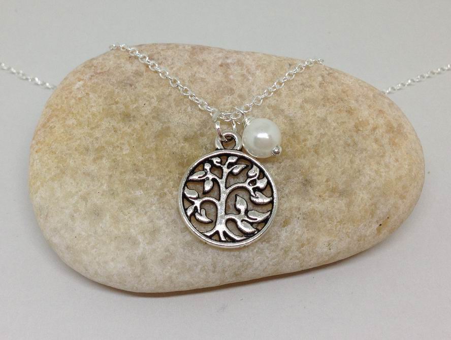 Tree Charm Pearl Necklace